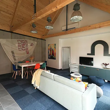 Soling Apartmanhaz Velence